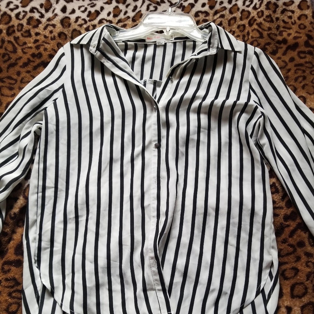 Button down - Picture 2 of 3